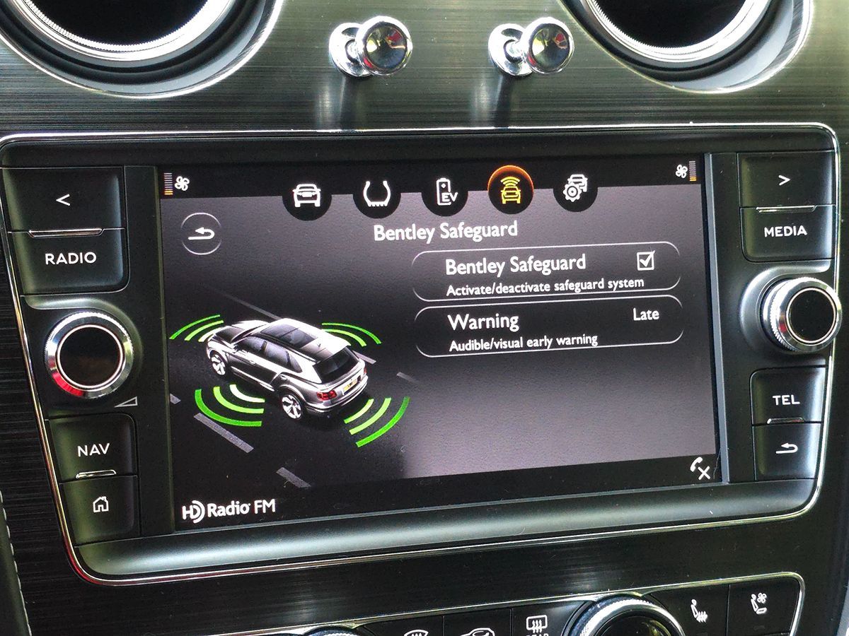 2020 Bentley Bentayga Hybrid photo 50