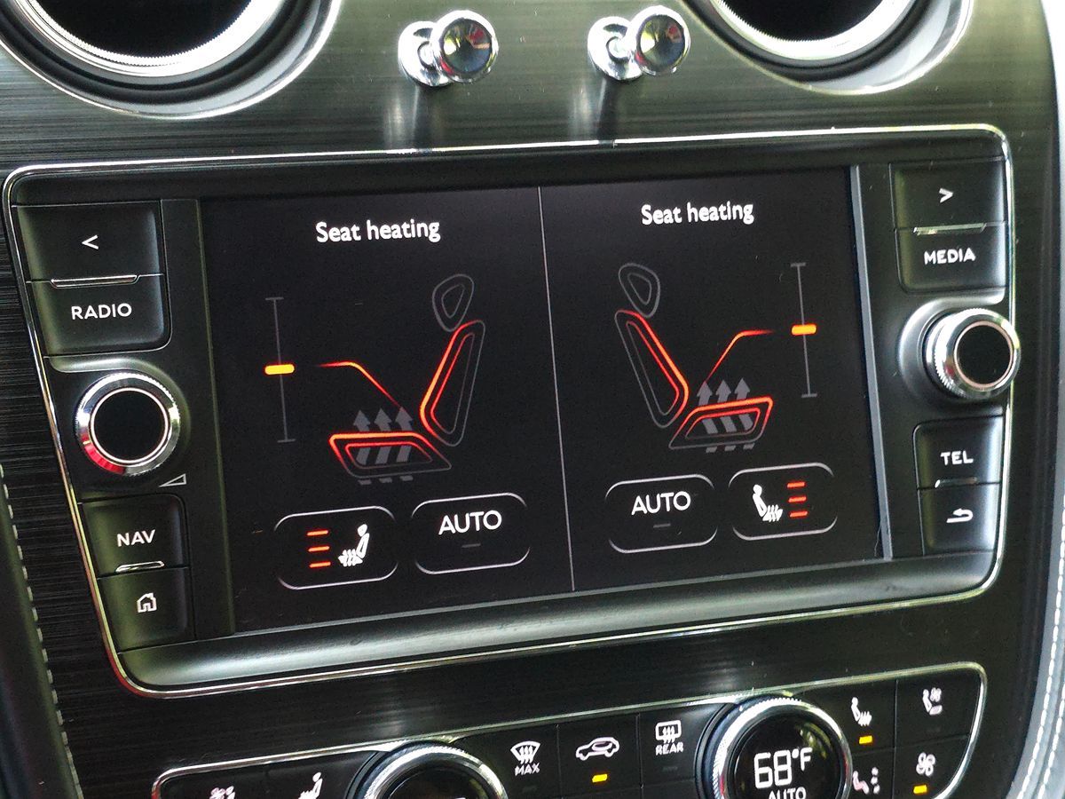2020 Bentley Bentayga Hybrid photo 52