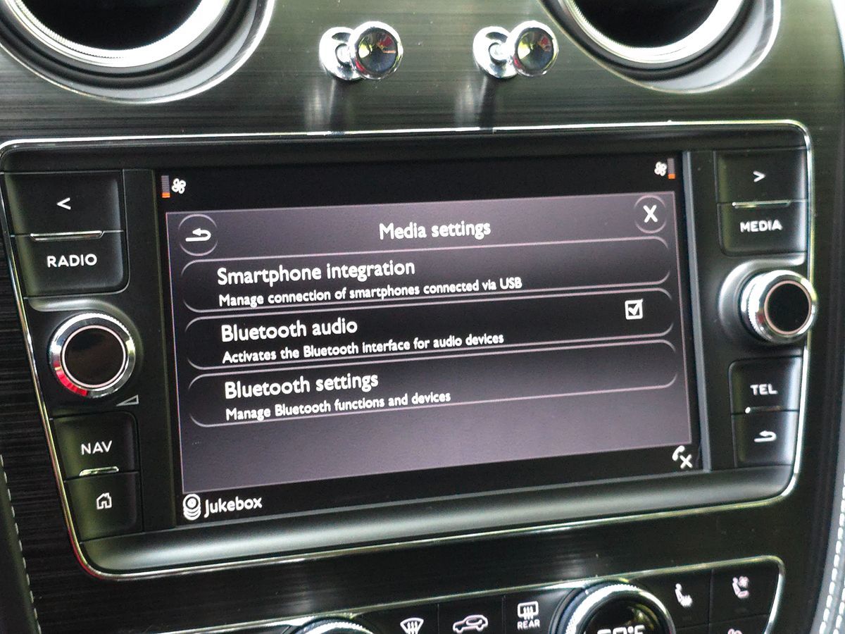 2020 Bentley Bentayga Hybrid photo 54