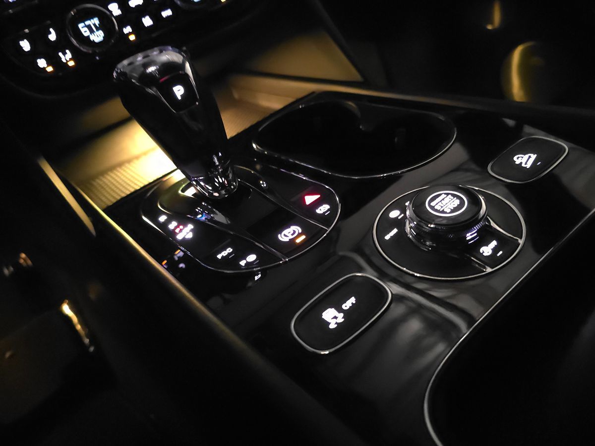 2020 Bentley Bentayga Hybrid photo 59