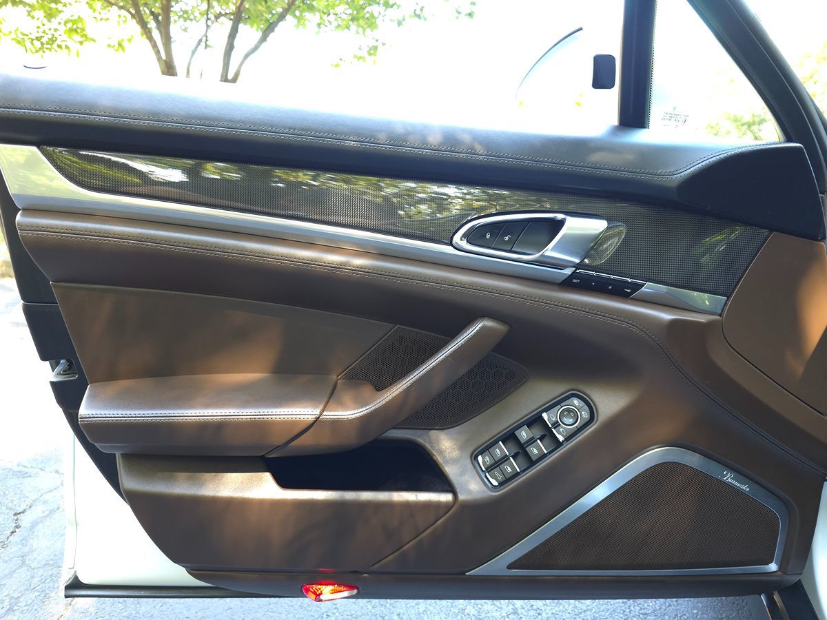 2016 Porsche Panamera GTS - Photo 26