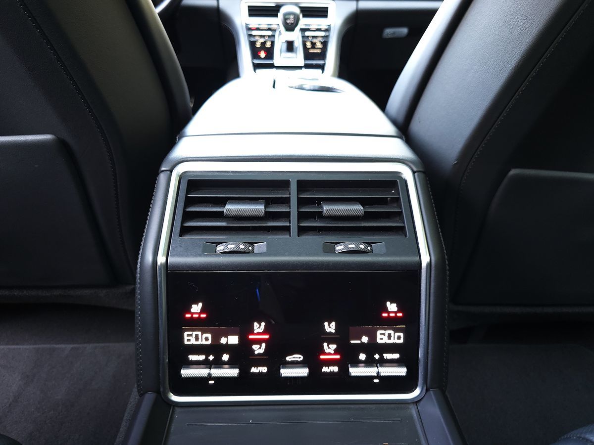 2018 Porsche Panamera Turbo E-Hybrid Sport Turismo photo 17