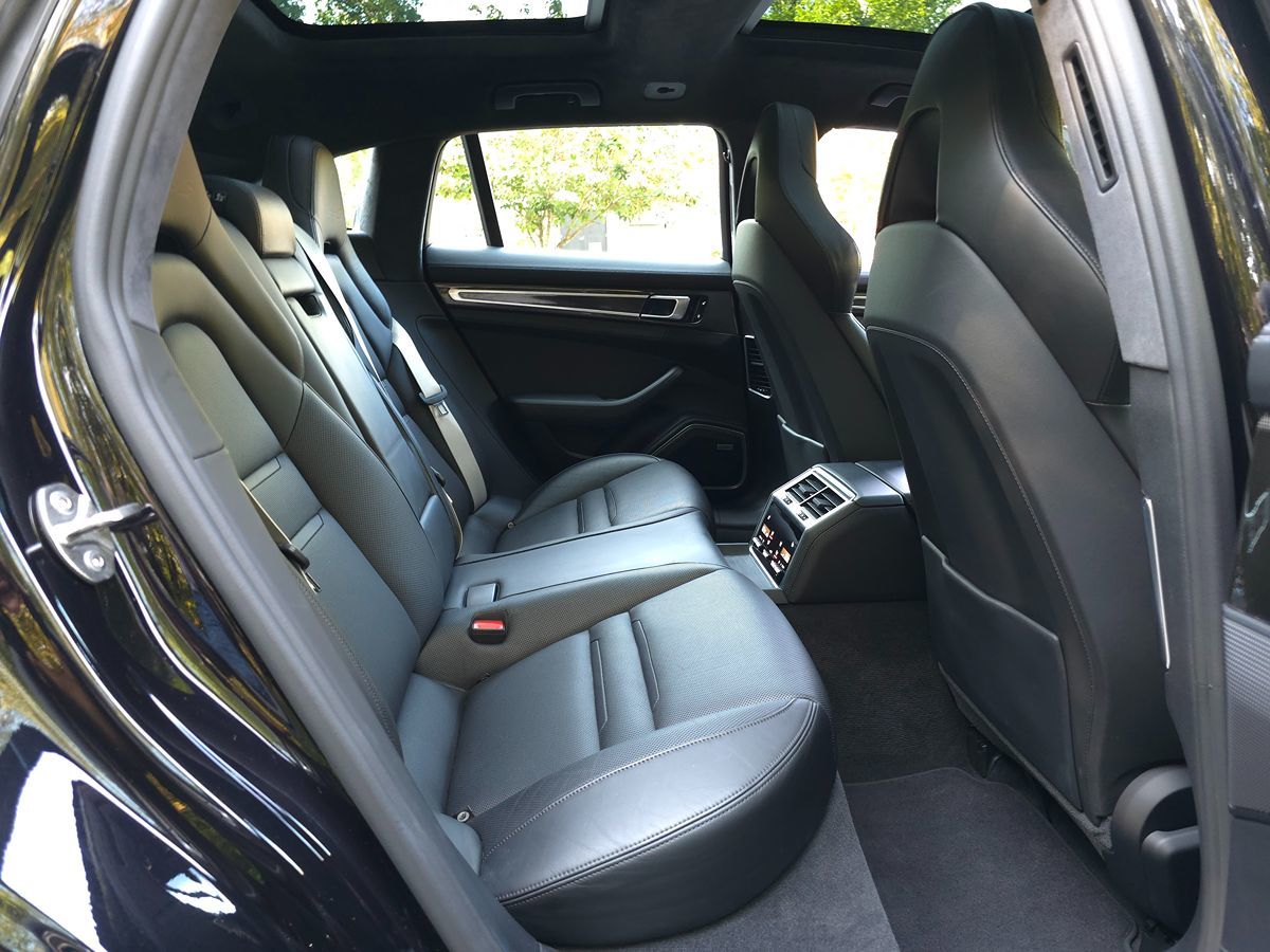 2018 Porsche Panamera Turbo E-Hybrid Sport Turismo photo 19