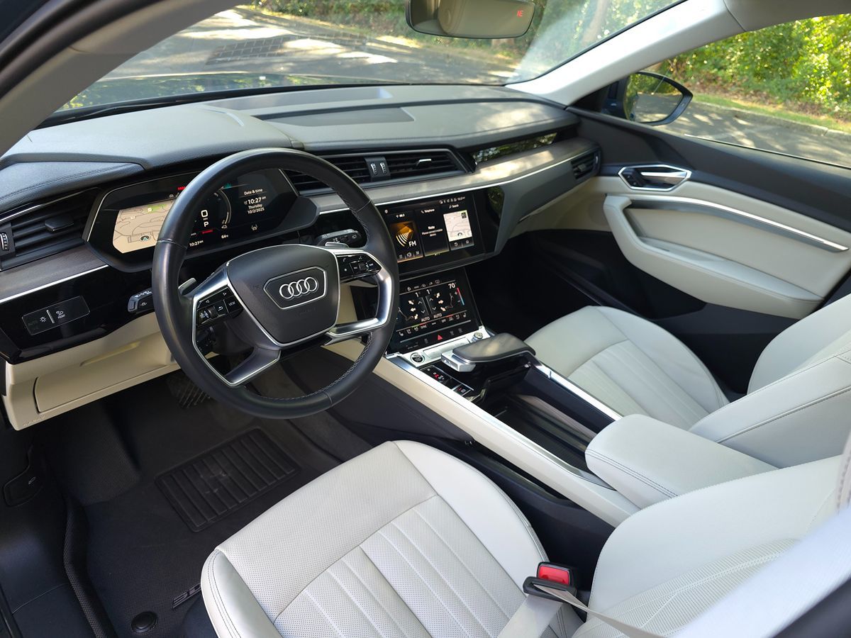 2024 Audi Q8 E-tron Premium Plus photo 2