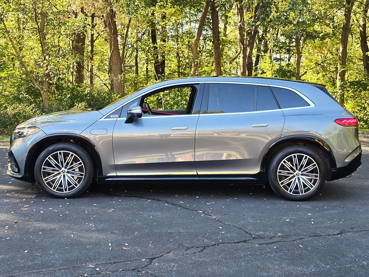 2023 Mercedes Benz EQS SUV 580 4MATIC photo 3
