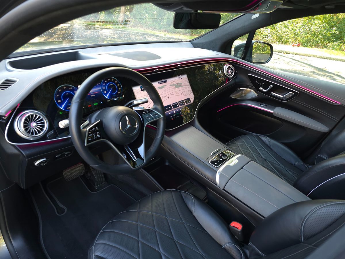 2023 Mercedes Benz EQS SUV 580 4MATIC photo 2