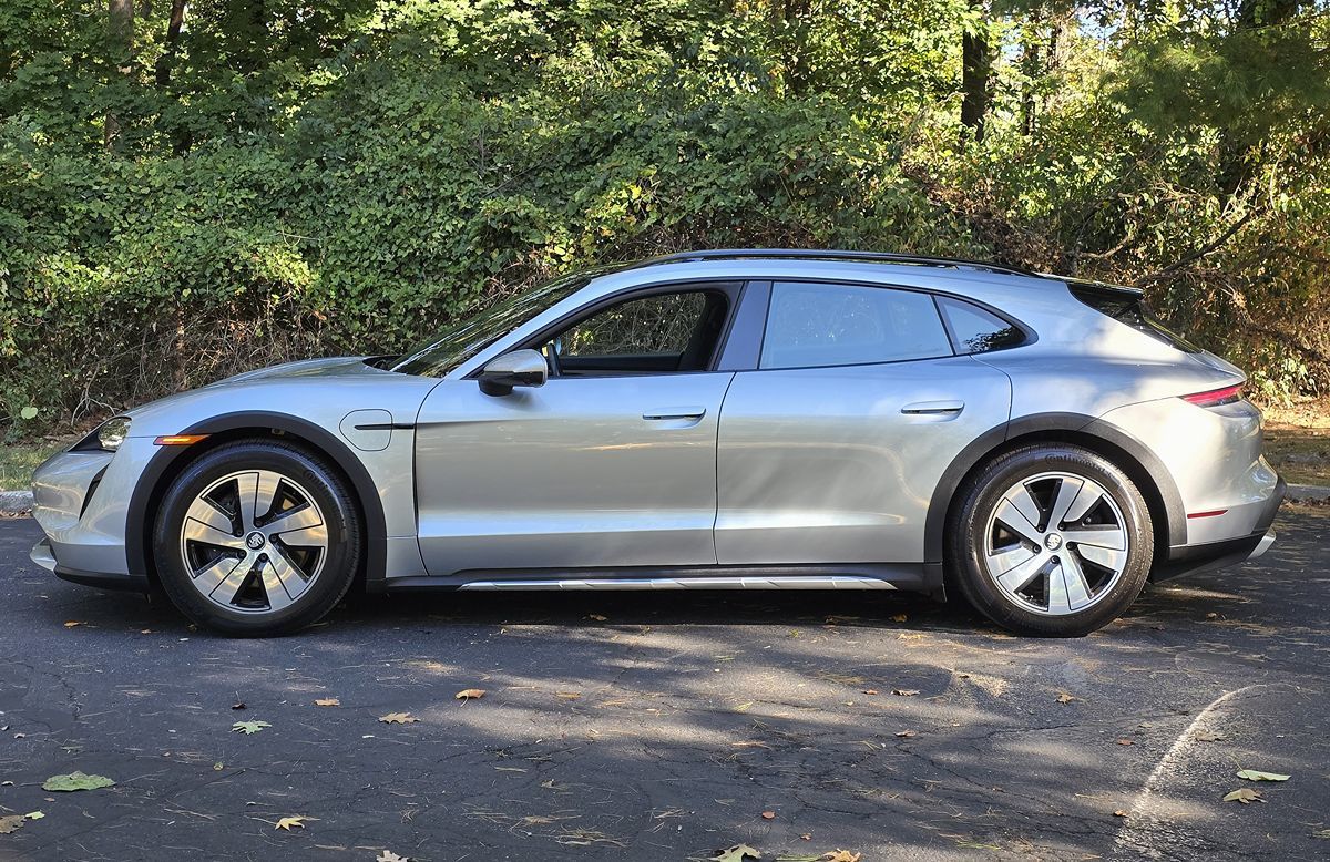 2023 Porsche Taycan 4 Cross Turismo photo 4