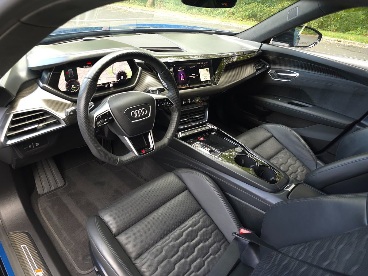 2022 Audi RS e-tron GT Base photo 2