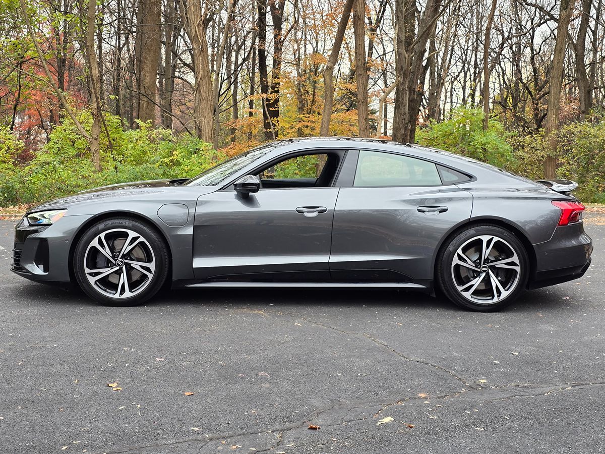 2023 Audi e-tron GT Prestige photo 3