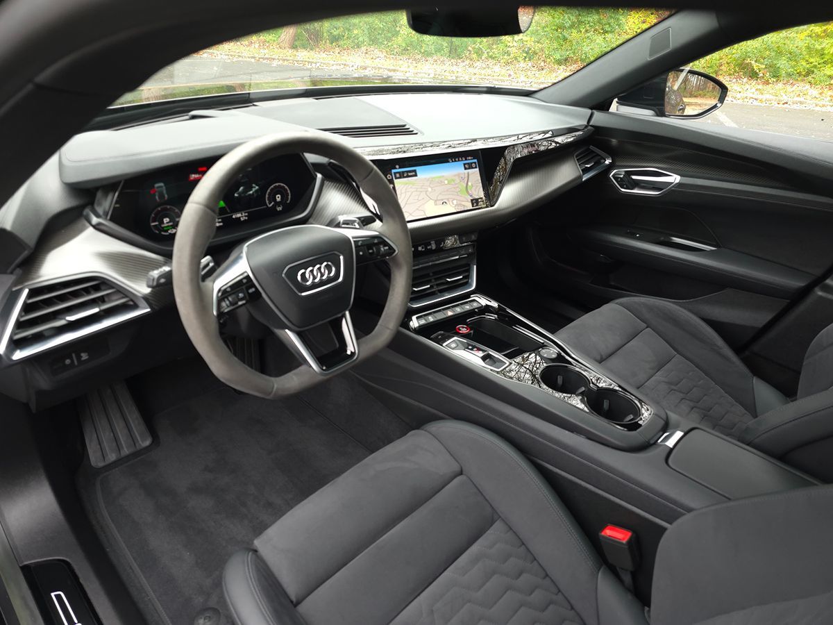 2023 Audi e-tron GT Prestige photo 2