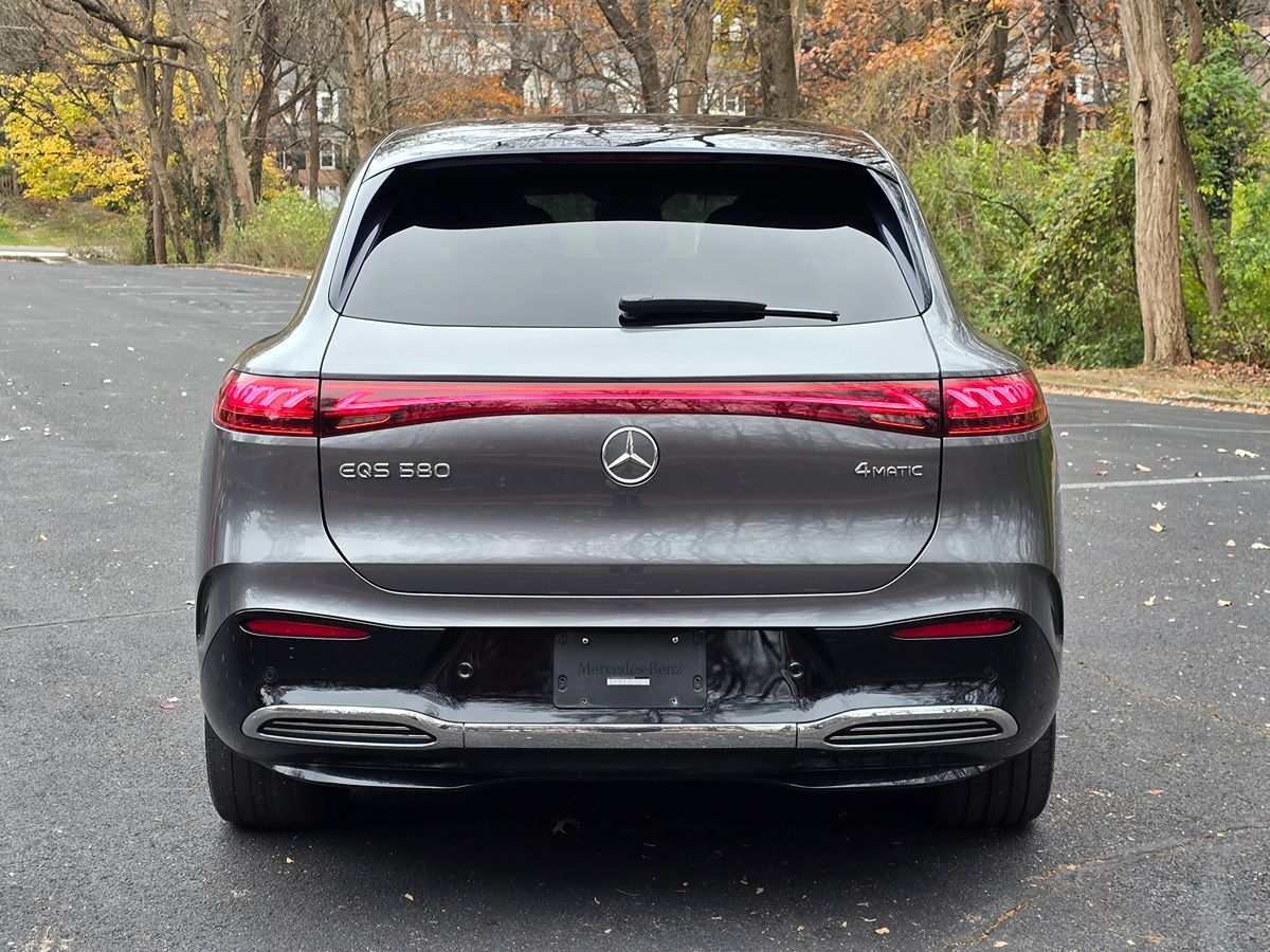 2023 Mercedes Benz EQS SUV 580 4MATIC photo 2