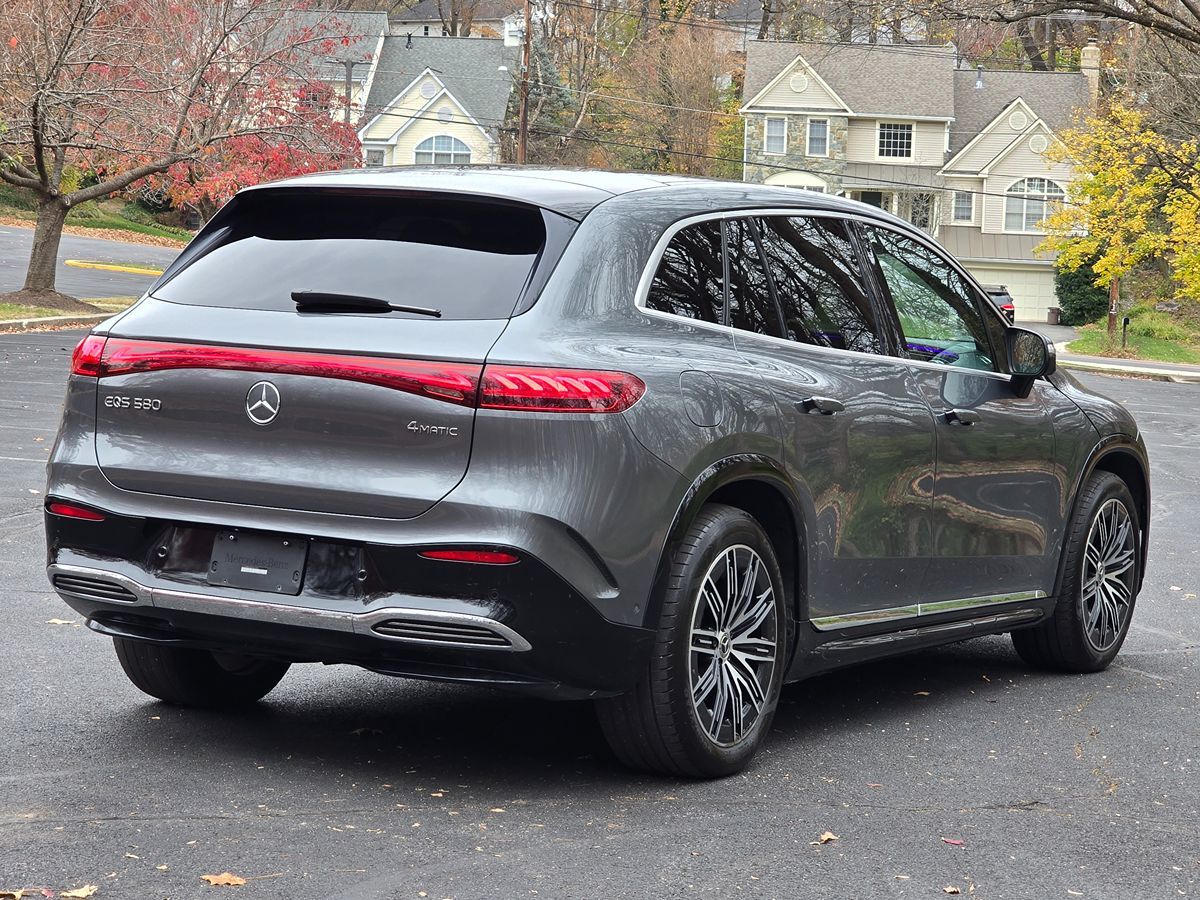 2023 Mercedes Benz EQS SUV 580 4MATIC photo 3