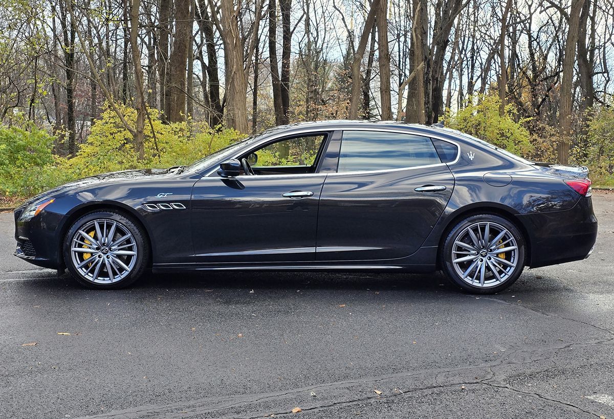 2022 Maserati Quattroporte Base GT photo 3