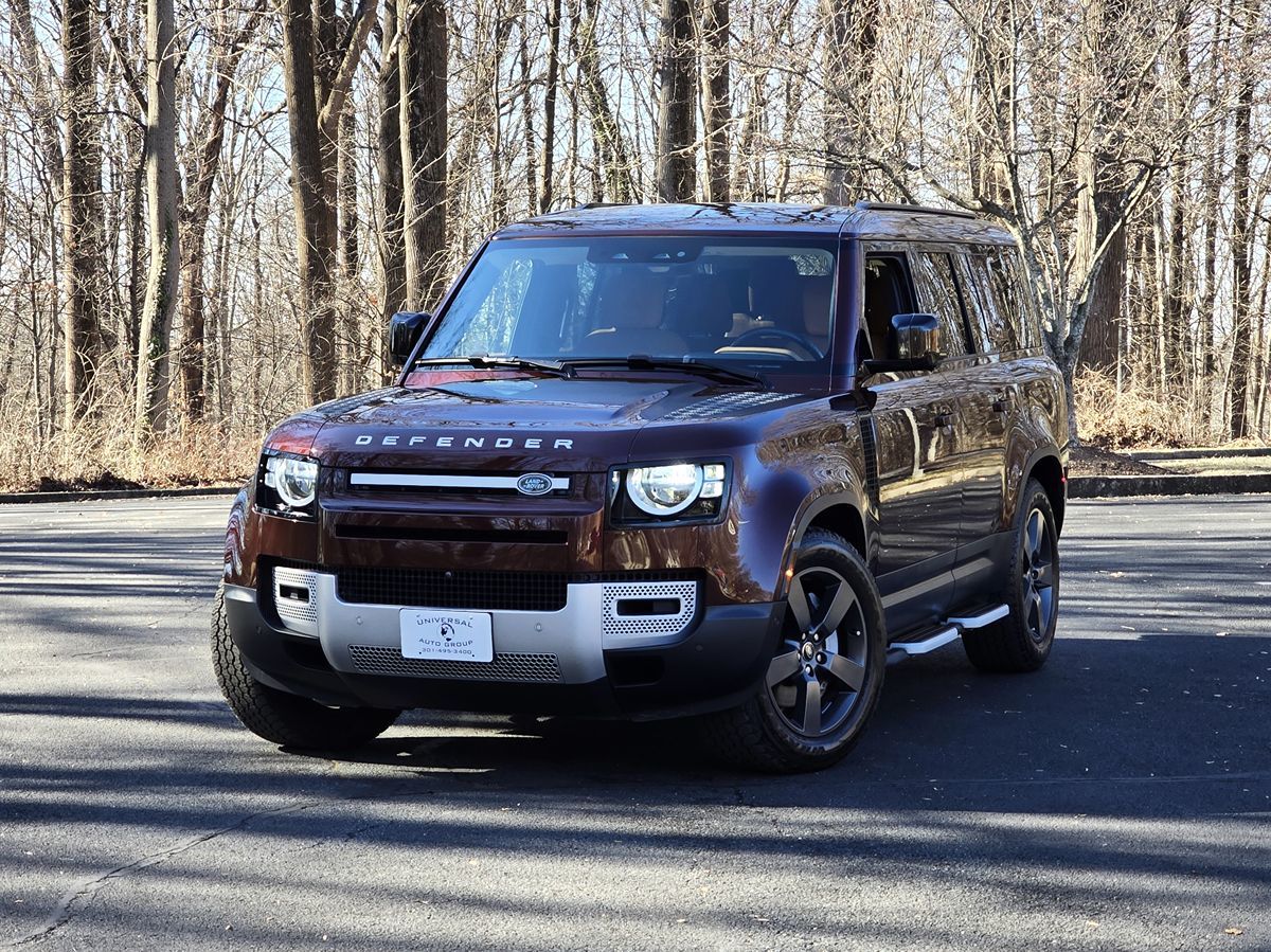 2023 Land Rover Defender S's photo