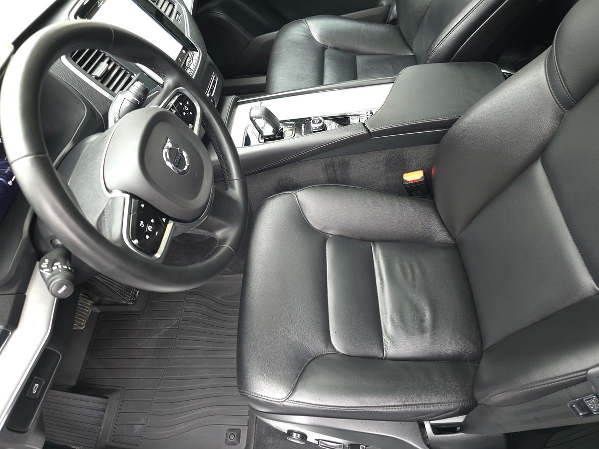 Volvo XC90 photo 12