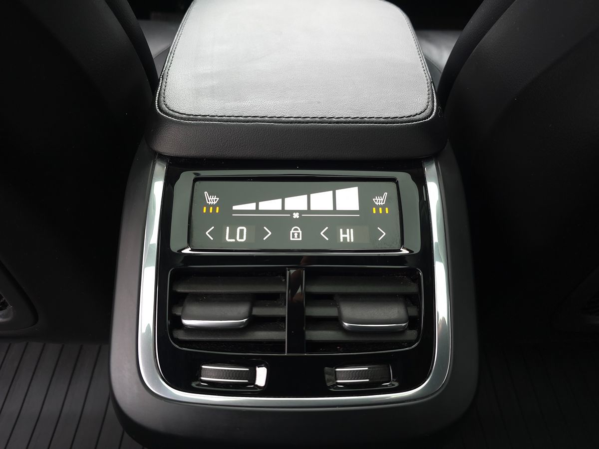 Volvo XC90 photo 19