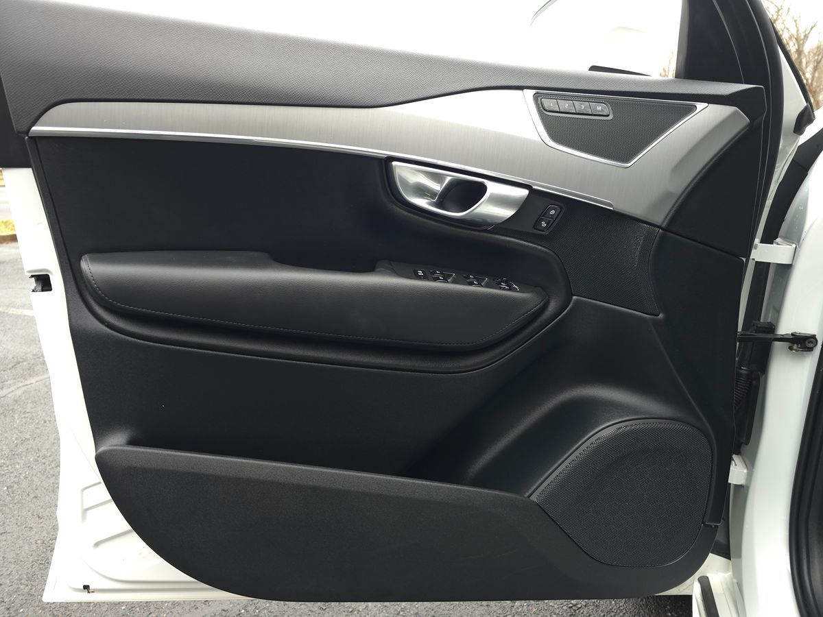 Volvo XC90 photo 32