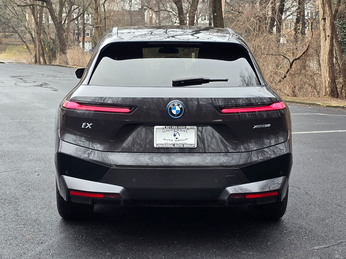 BMW iX photo 5