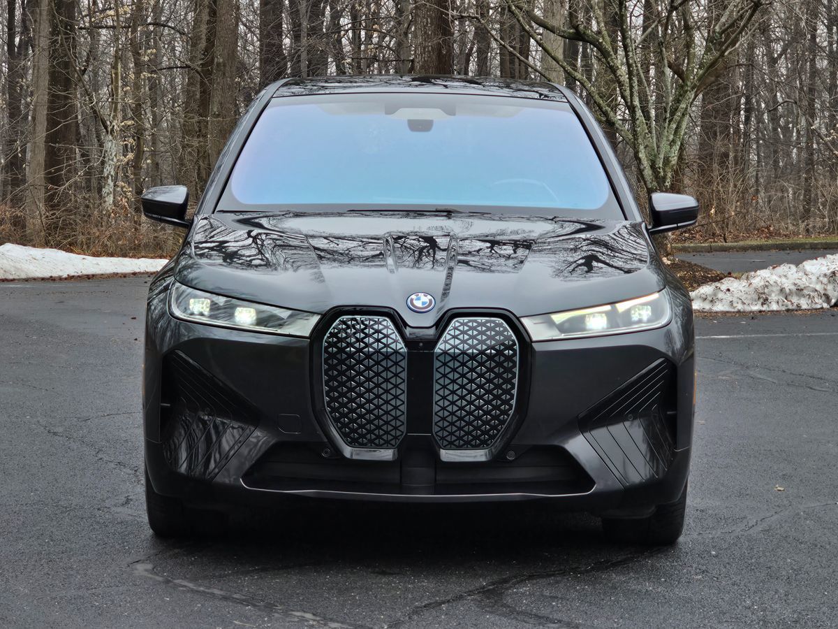 BMW iX photo 9