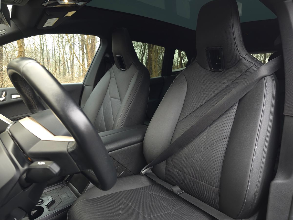 BMW iX photo 13