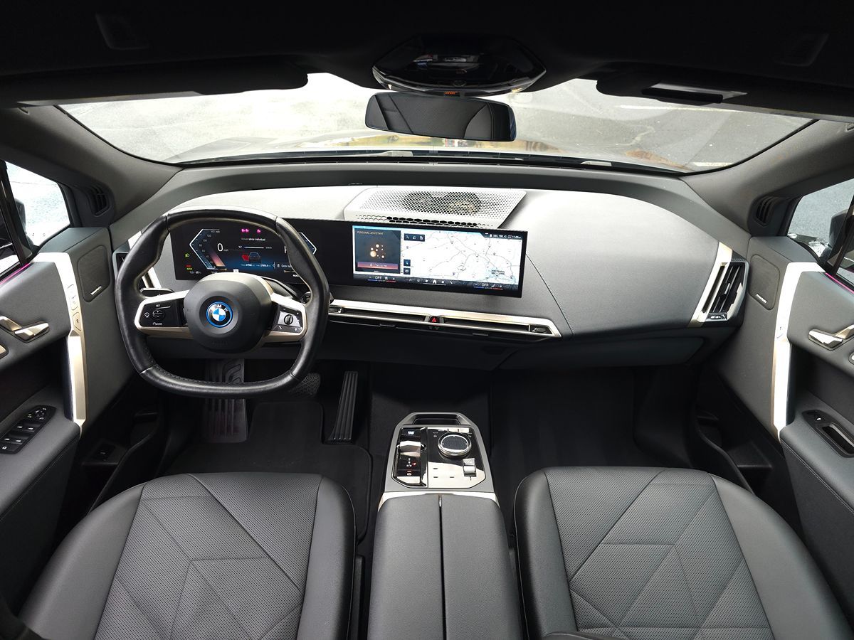BMW iX photo 10