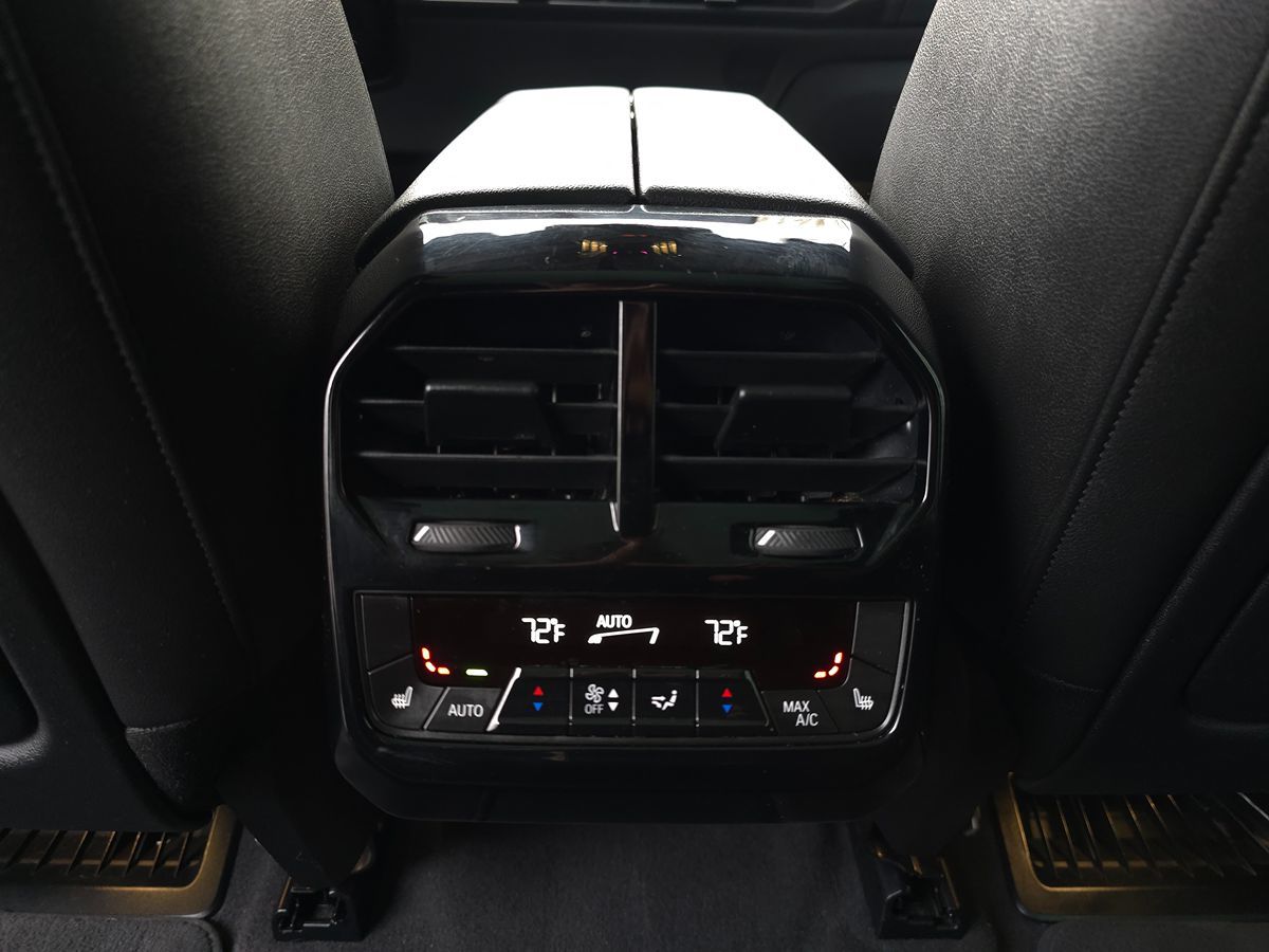 BMW iX photo 17