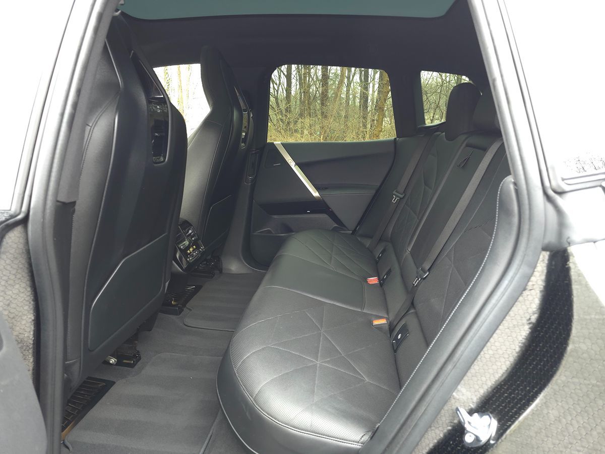 BMW iX photo 15