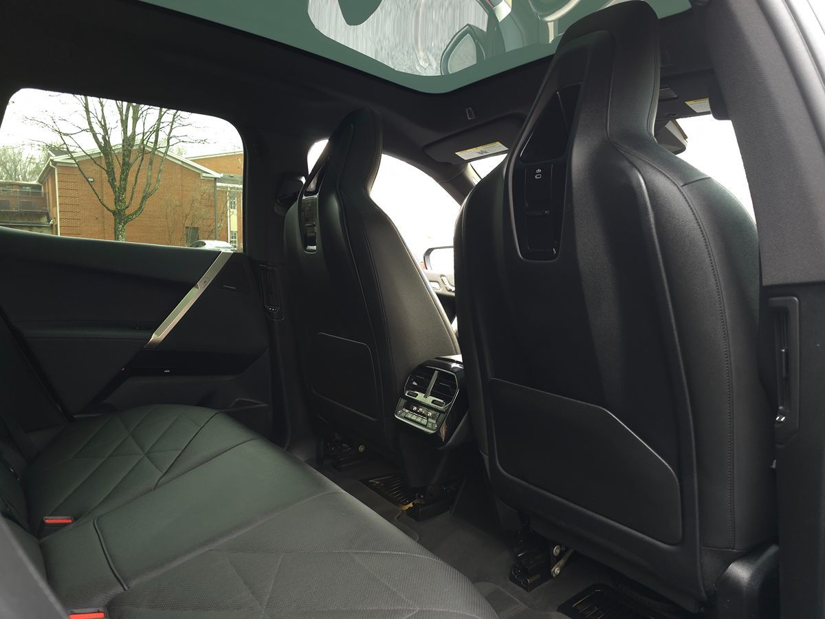 BMW iX photo 20