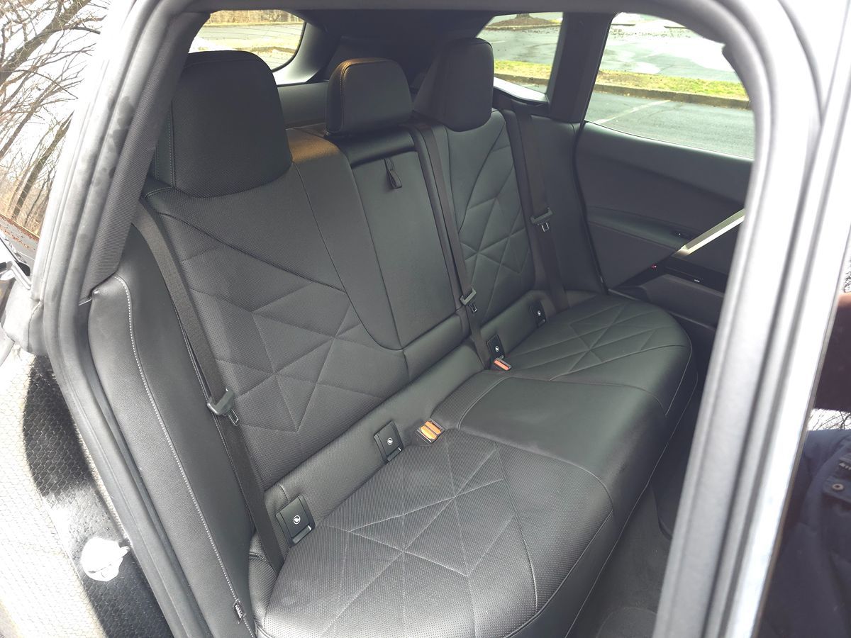 BMW iX photo 18