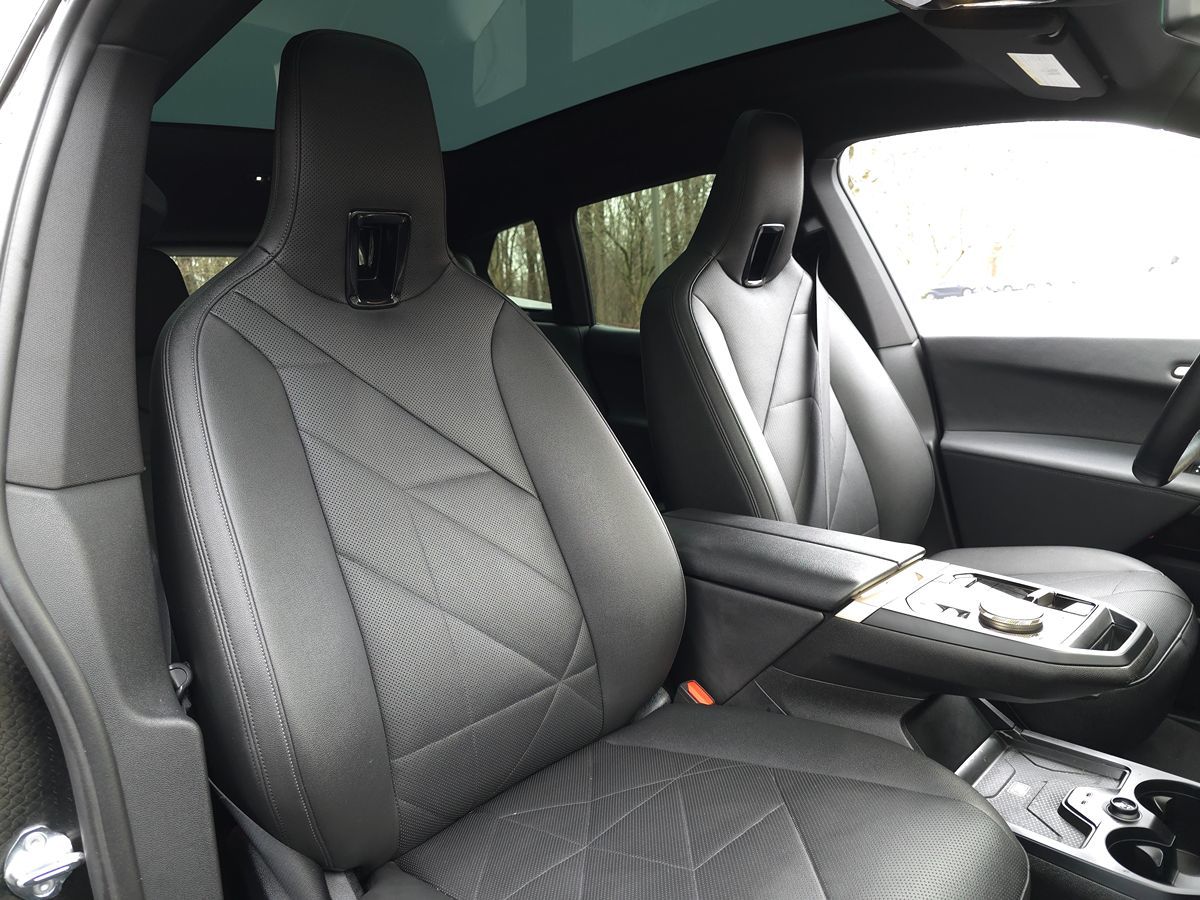 BMW iX photo 21