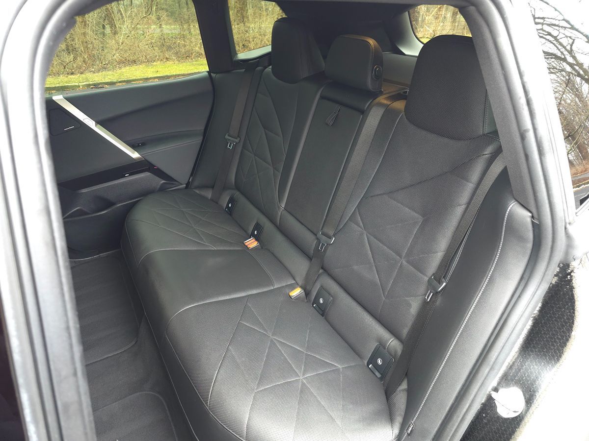 BMW iX photo 16