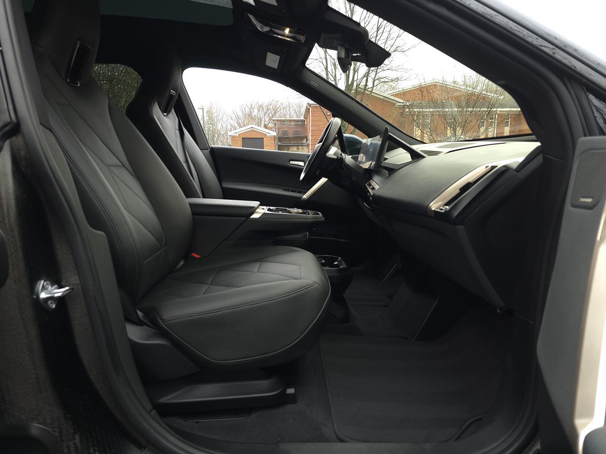 BMW iX photo 22