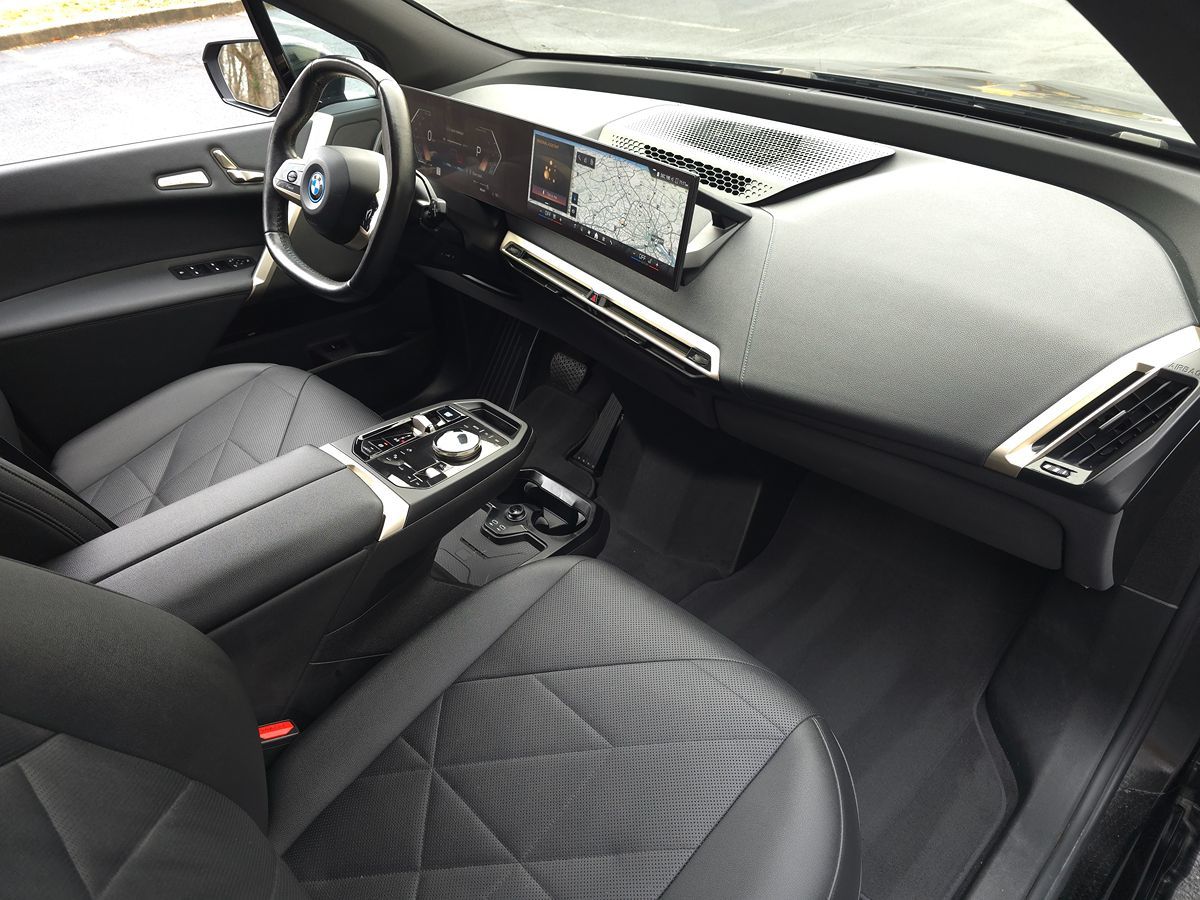 BMW iX photo 23