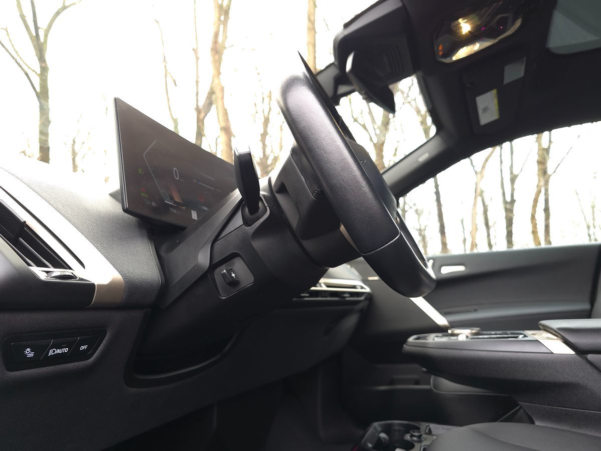 BMW iX photo 29