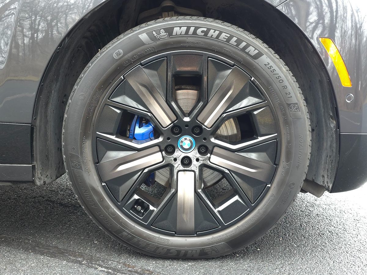BMW iX photo 67