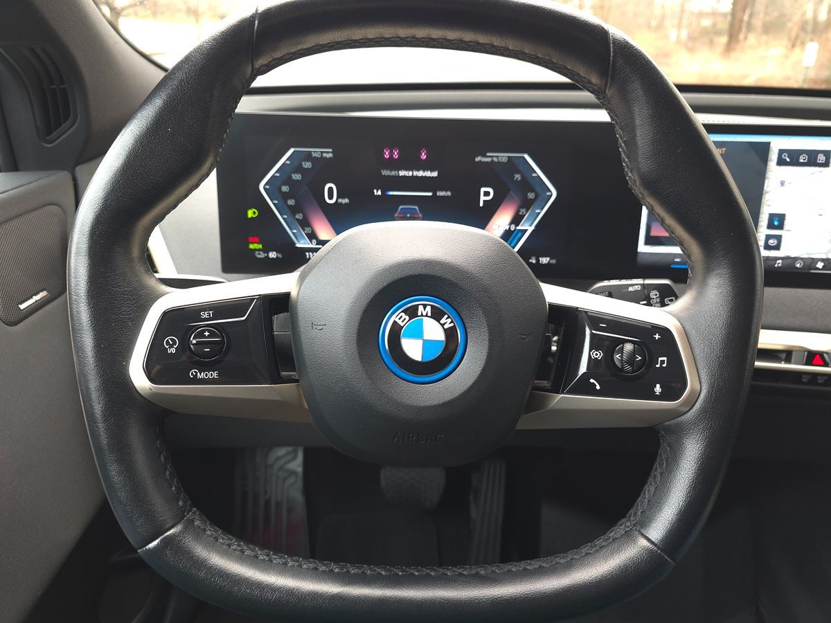 BMW iX photo 30