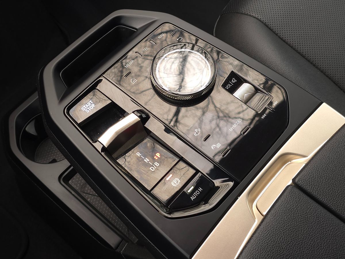 BMW iX photo 59