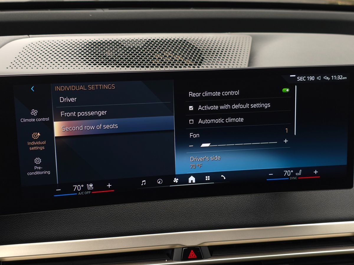 BMW iX photo 35