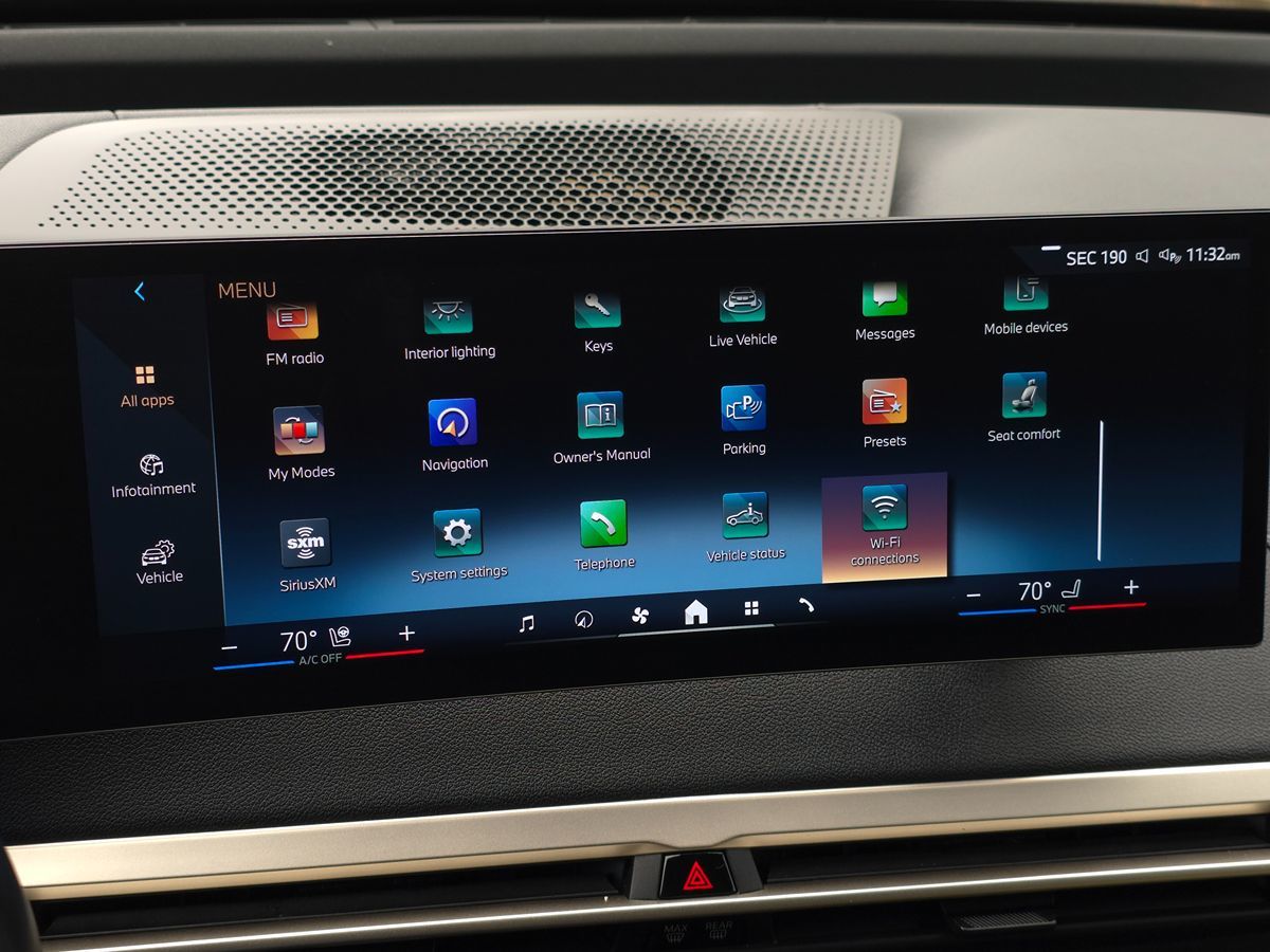 BMW iX photo 38