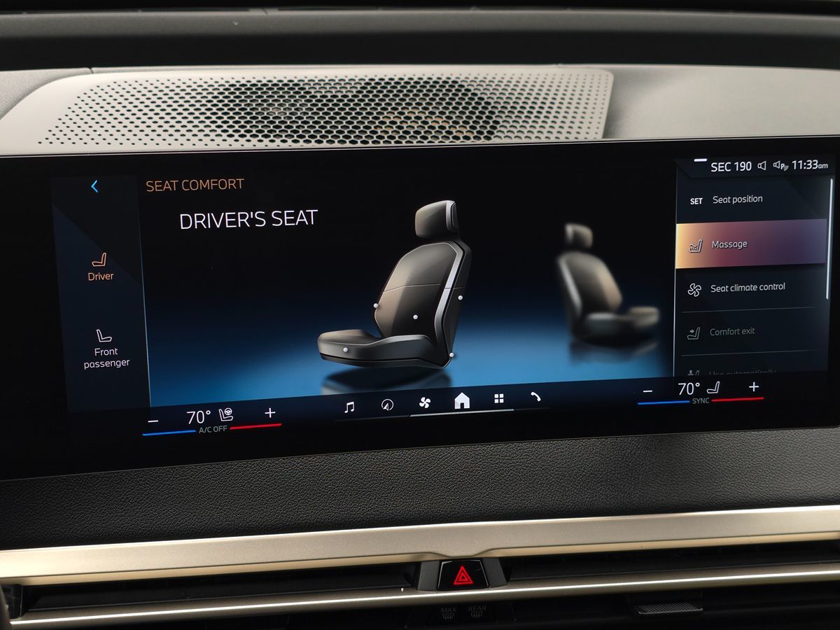 BMW iX photo 40