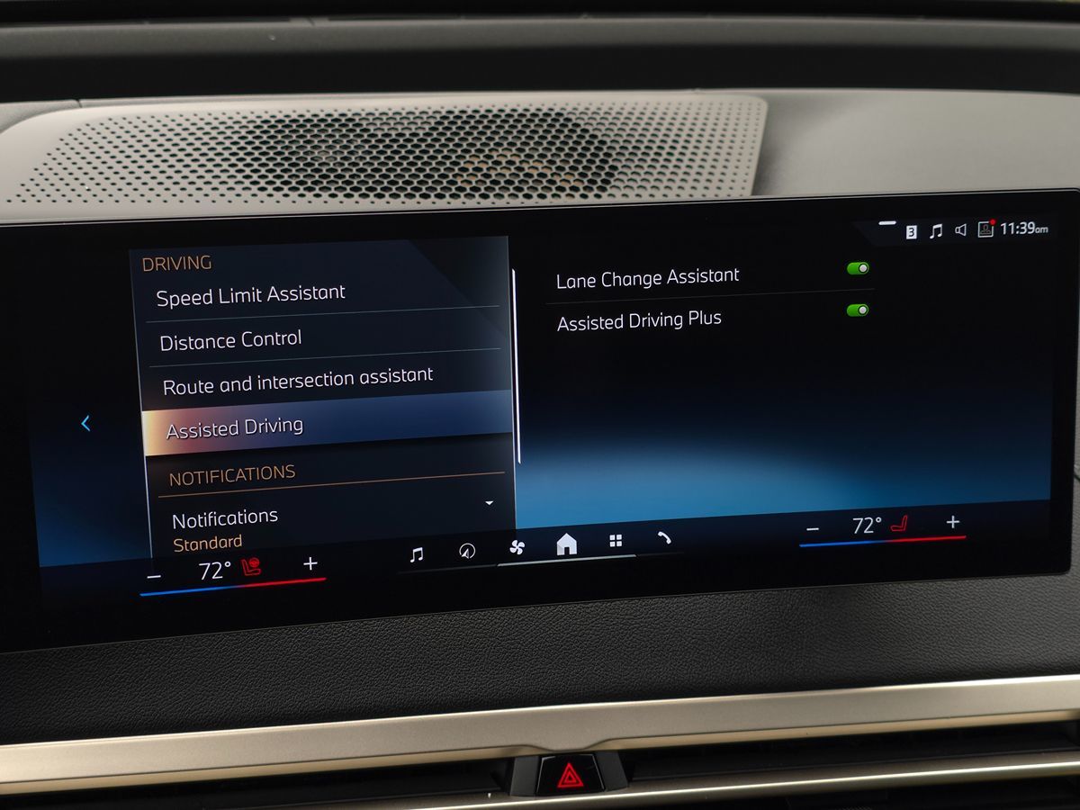 BMW iX photo 55