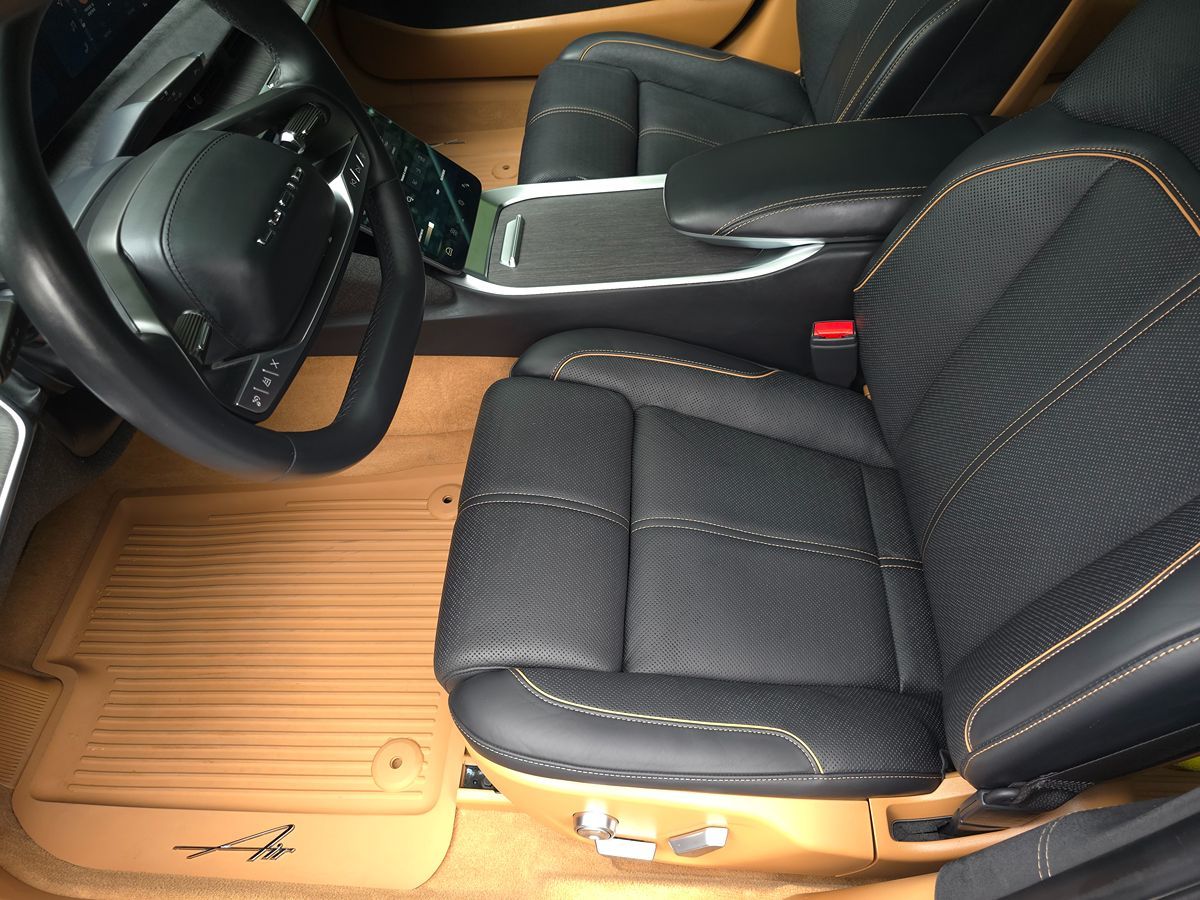 Lucid Air photo 12