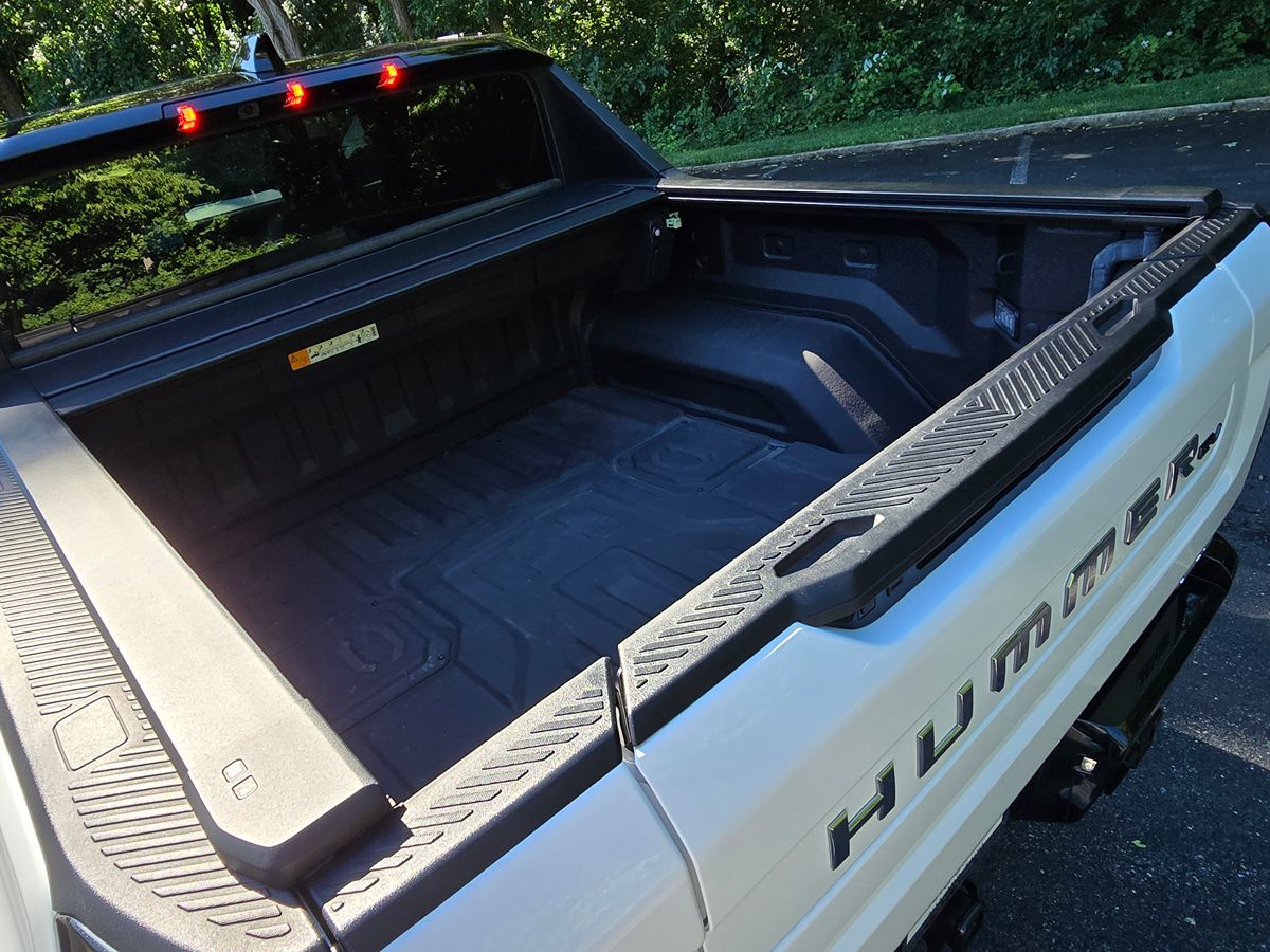 GMC Hummer EV Pickup photo 69