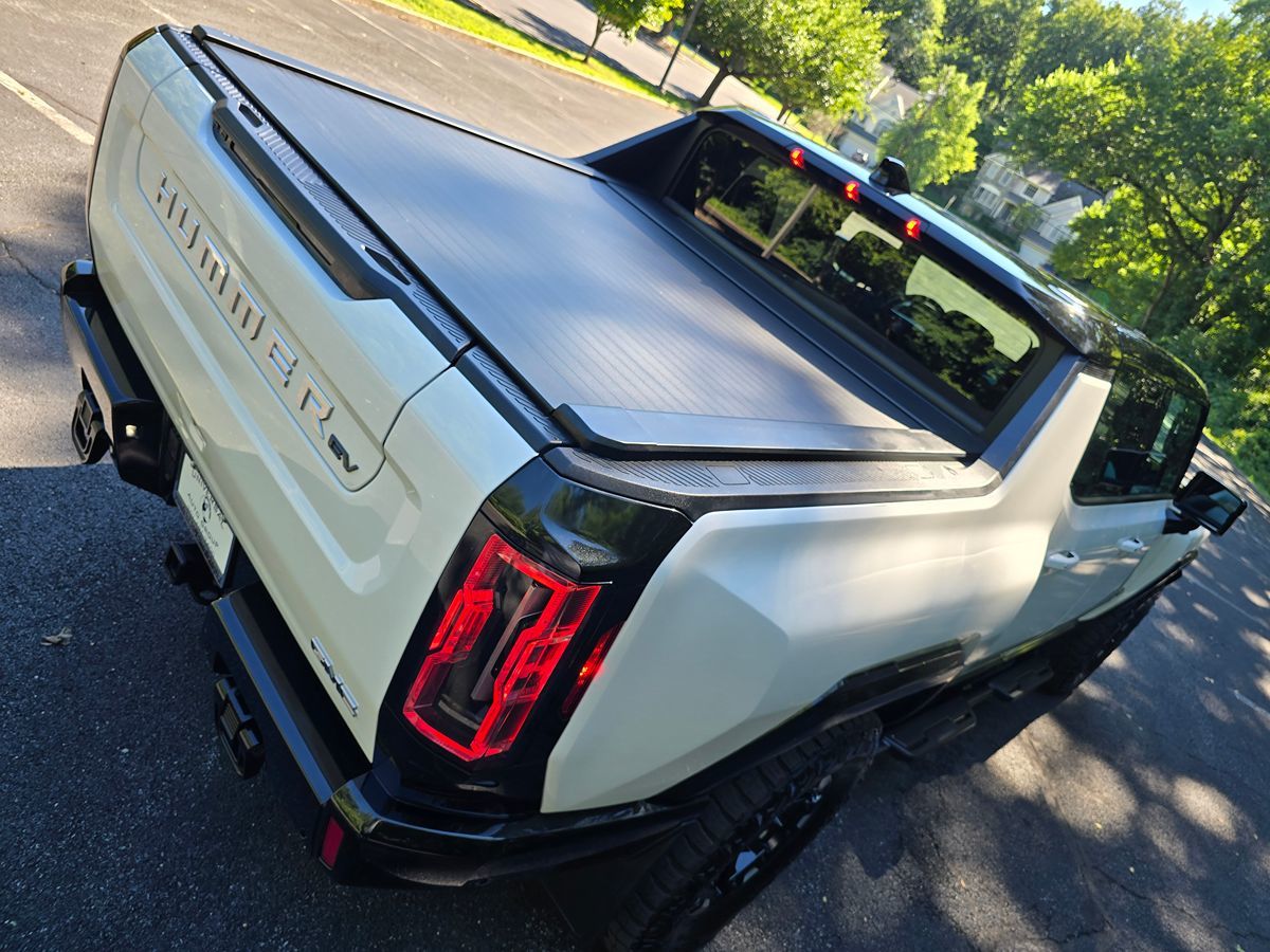 GMC Hummer EV Pickup photo 73
