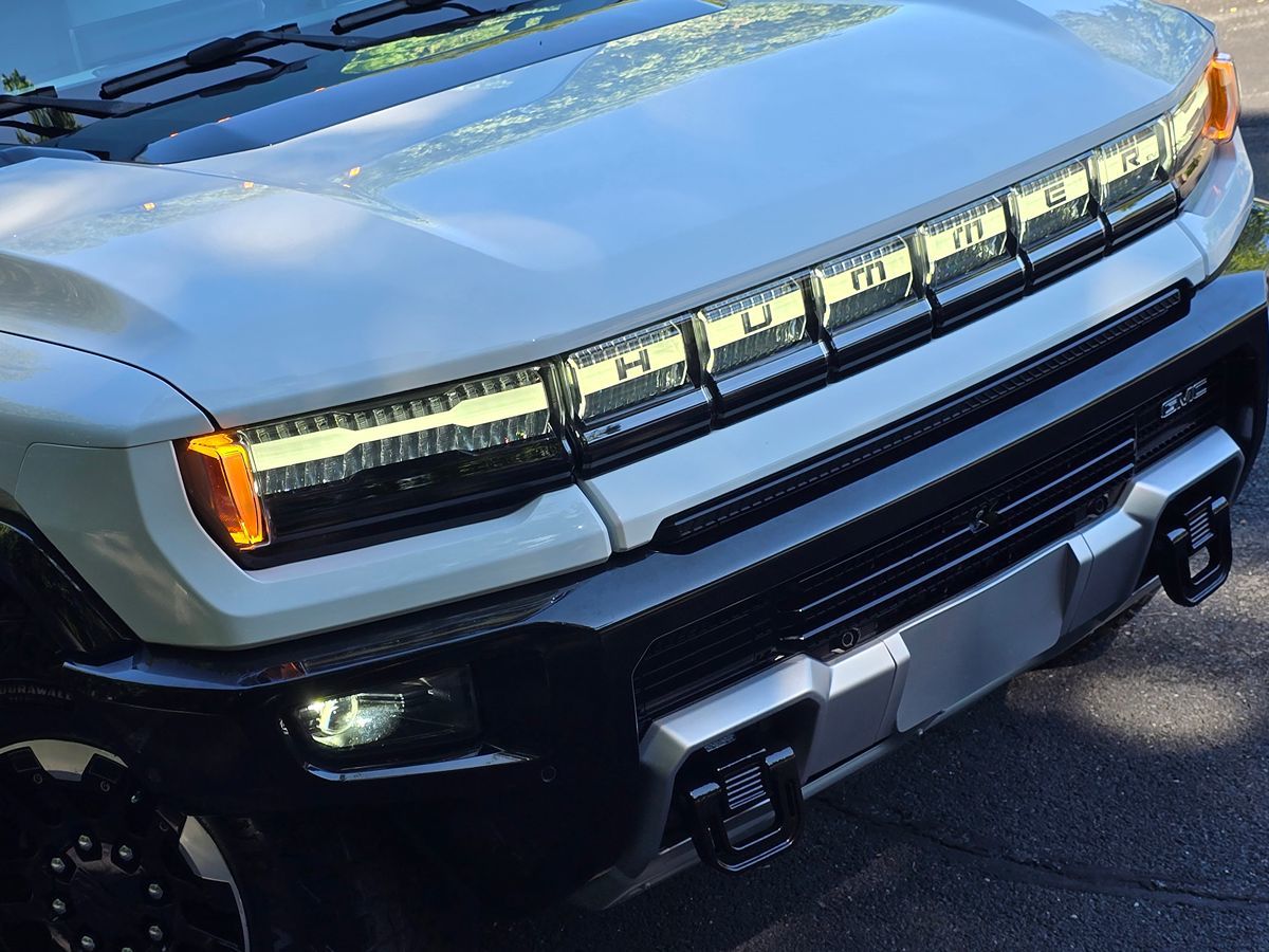GMC Hummer EV Pickup photo 74