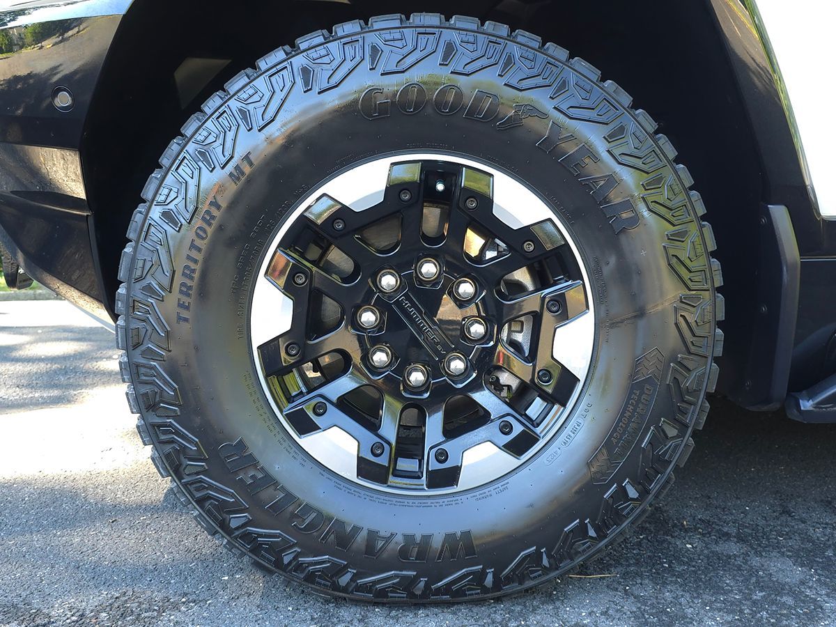 GMC Hummer EV Pickup photo 63