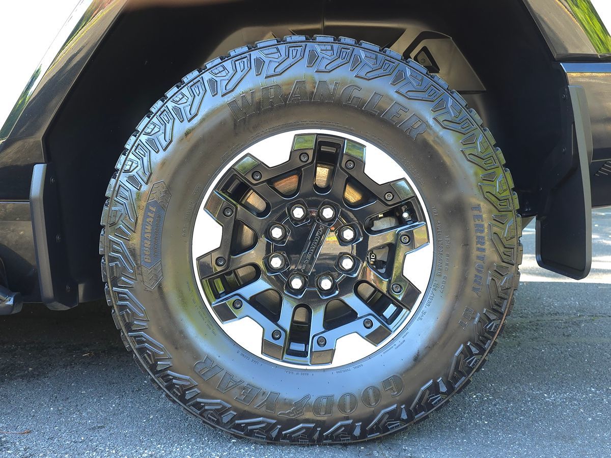 GMC Hummer EV Pickup photo 64