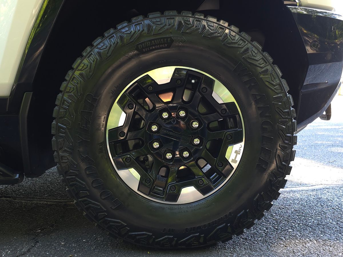 GMC Hummer EV Pickup photo 66