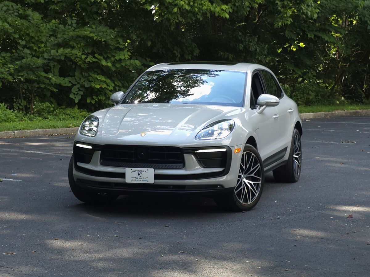 2023 Porsche Macan -'s photo