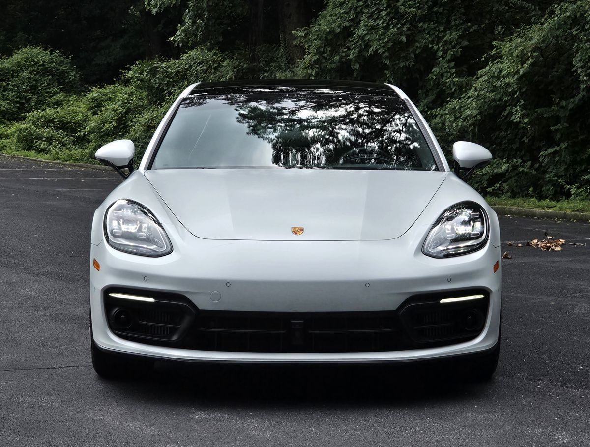 2023 Porsche Panamera 4 Platinum Edition's photo